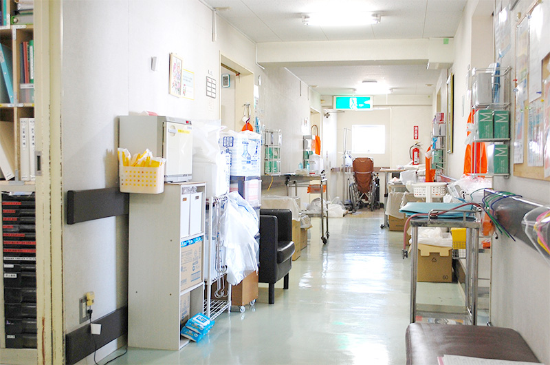 奥沢病院 4F 病棟廊下
